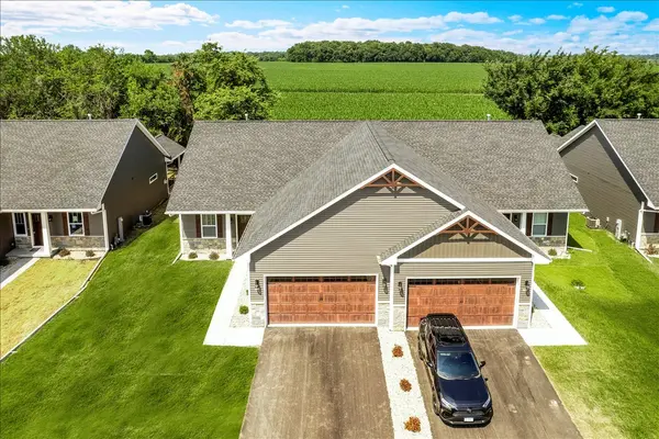 609 Anjali CT, Sycamore, IL 60178
