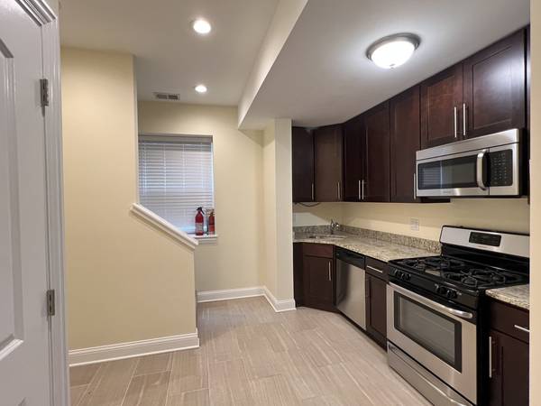 6438 N Seeley AVE #GM, Chicago, IL 60645