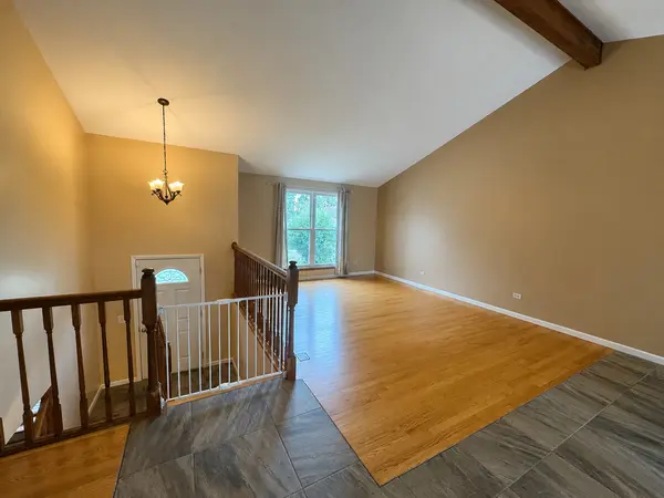 2833 Apple AVE, Waukegan, IL 60085