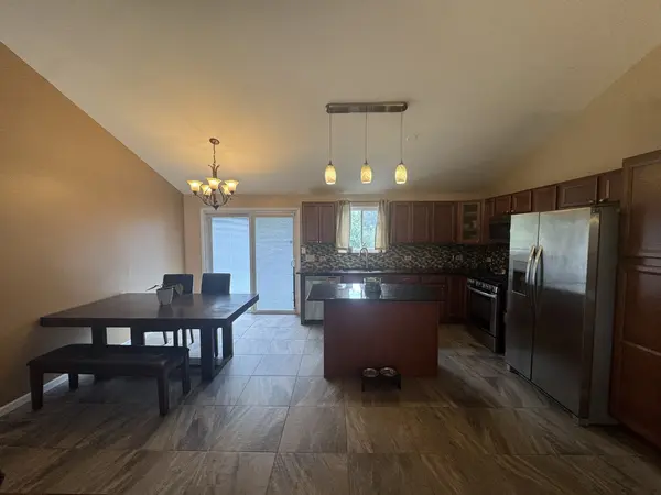 2833 Apple AVE, Waukegan, IL 60085