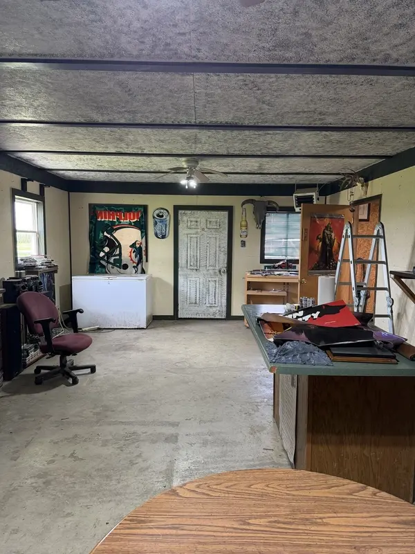 4016 Valier Carpet RD, Tamaroa, IL 62888