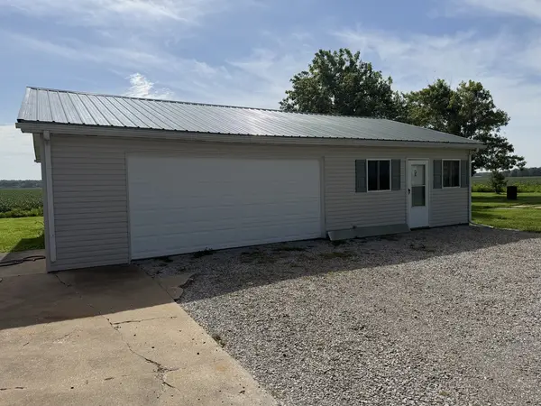 4016 Valier Carpet RD, Tamaroa, IL 62888
