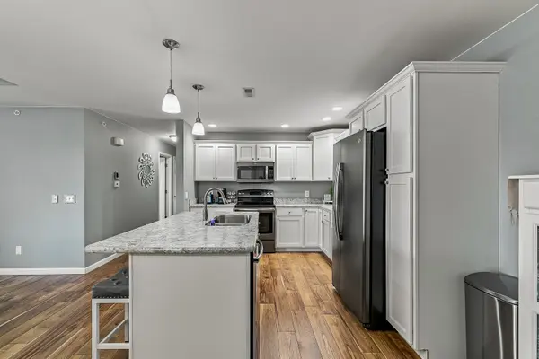 220 E Franklin ST #204, Eldridge, IA 52748