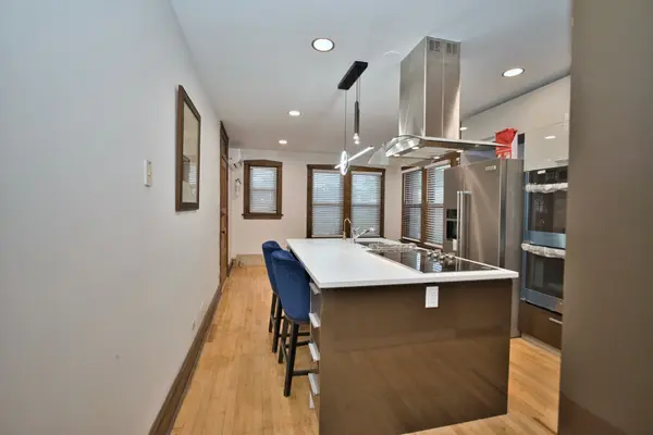 2437 W North Shore AVE #2, Chicago, IL 60645