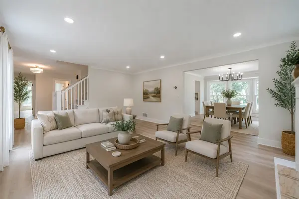 408 W Foxdale LN, Arlington Heights, IL 60004