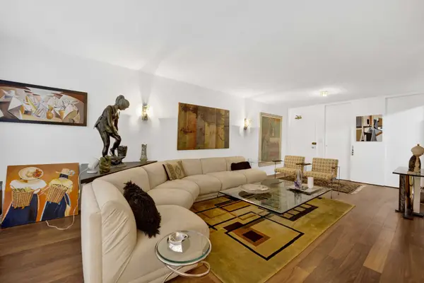 850 N DeWitt PL #7K, Chicago, IL 60611