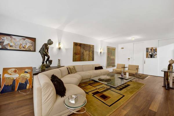 850 N DeWitt PL #7K, Chicago, IL 60611