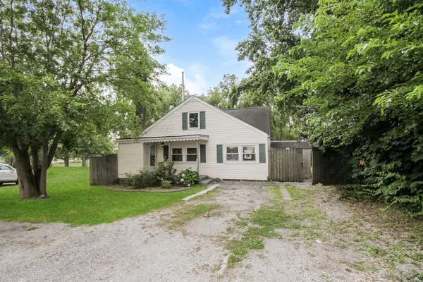 1107 E Joliet ST, Crown Point, IN 46307