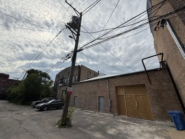 3640 W Armitage AVE, Chicago, IL 60647