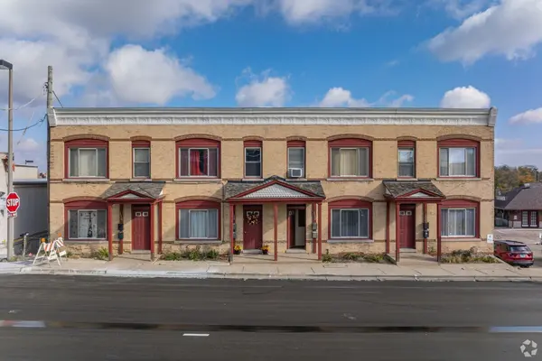 130 Washington ST, Woodstock, IL 60098