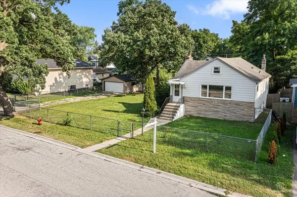 29 Glenwood DR, Round Lake Beach, IL 60073