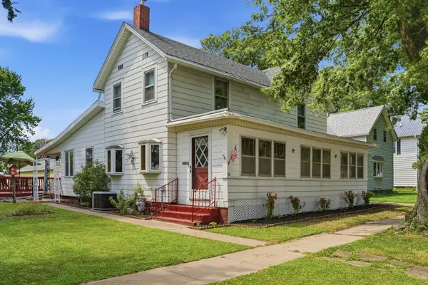 22 N METCALF AVE, Amboy, IL 61310