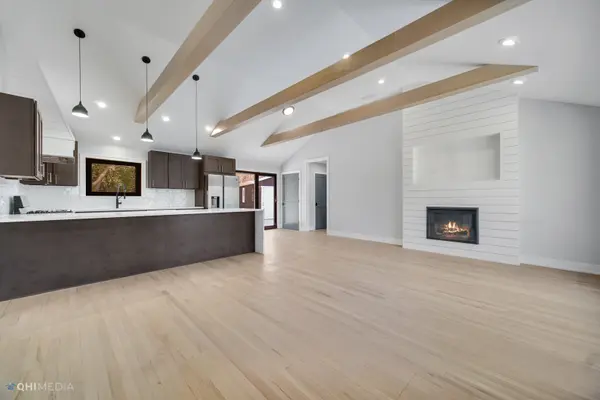 66 Mionske DR, Lake Zurich, IL 60047