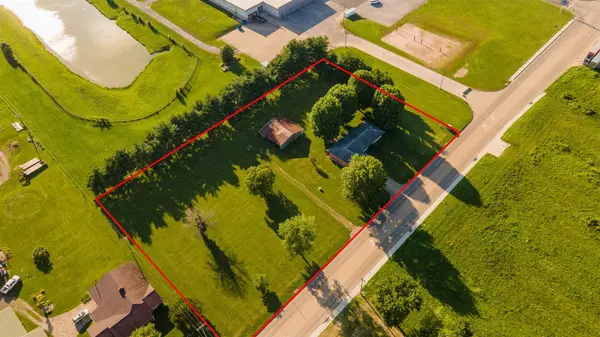904 Halfway RD, Marion, IL 62959