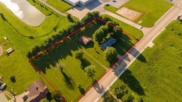 904 Halfway RD, Marion, IL 62959
