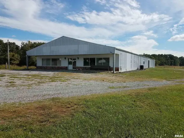 1238 W MAIN ST, Benton, IL 62812