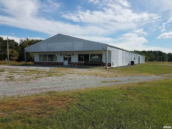 1238 W MAIN ST, Benton, IL 62812