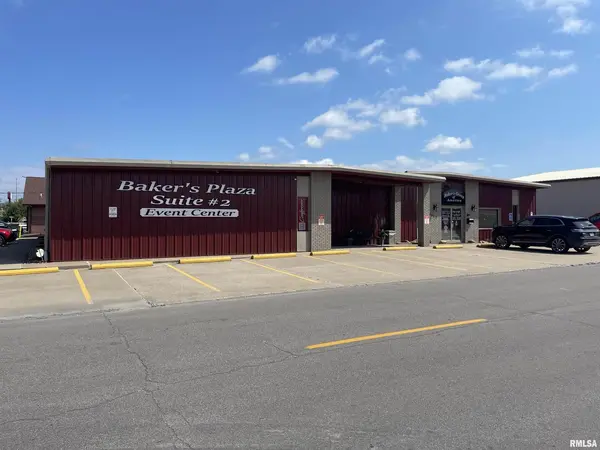 1912 W Rendleman ST, Marion, IL 62959