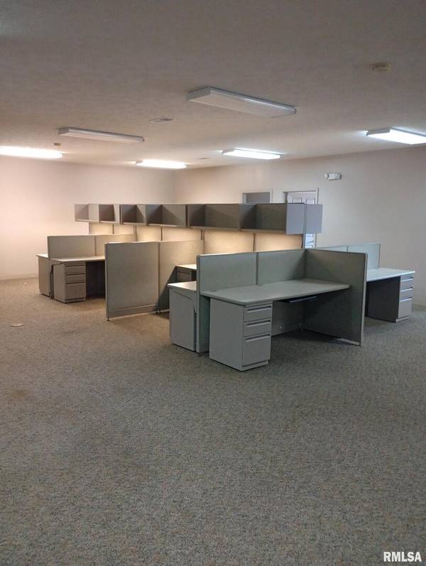 812 SKYLINE DR, Marion, IL 62959