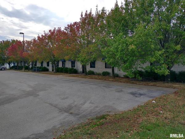 812 SKYLINE DR, Marion, IL 62959