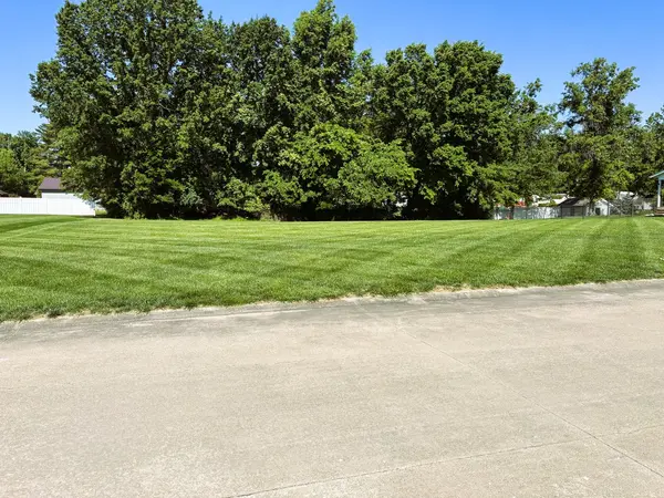 22 Clearlake Dr DR, Centralia, IL 62801