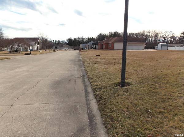 22 Clearlake Dr DR, Centralia, IL 62801