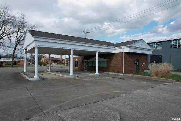 300 W CHURCH ST, Salem, IL 62881