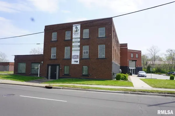 1051 S WALL ST, Carbondale, IL 62901