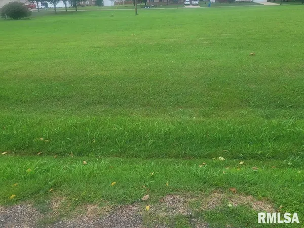 000 Eric LN, Mcleansboro, IL 62859
