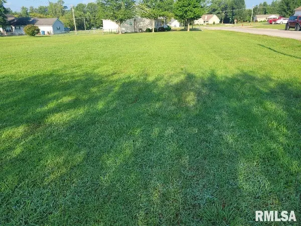 000 MEMORY LN, Mcleansboro, IL 62859