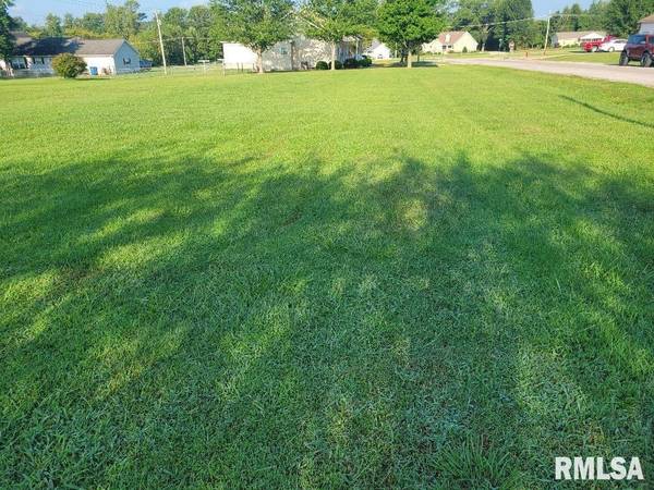 000 MEMORY LN, Mcleansboro, IL 62859
