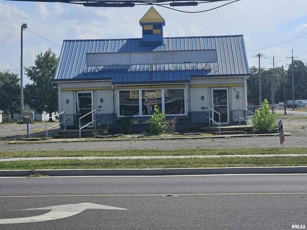 710 W MAIN ST, West Frankfort, IL 62896