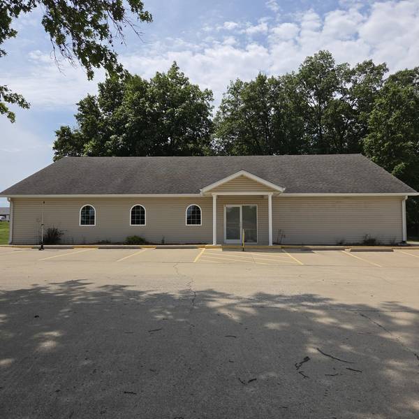 4110 S Water Tower PL, Mt Vernon, IL 62864