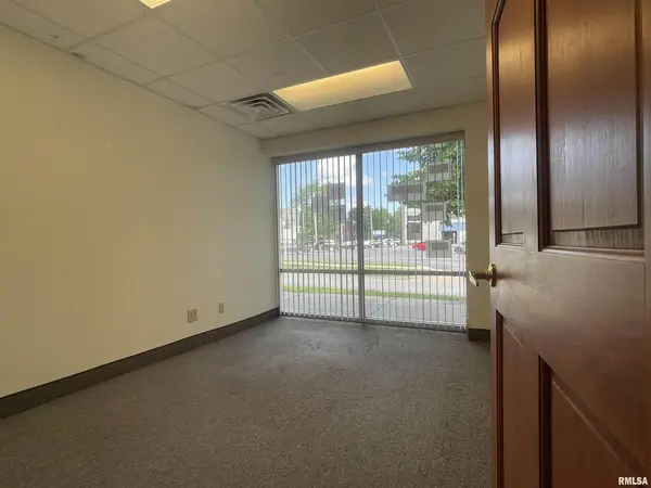 601 S UNIVERSITY AVE #Suite 102, Carbondale, IL 62901