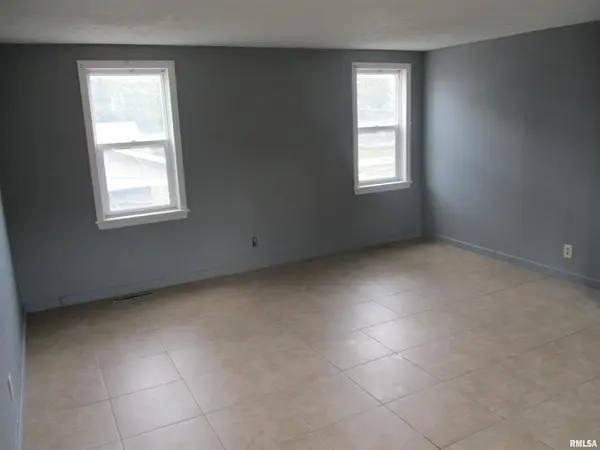 101 E WEBSTER ST, Benton, IL 62812