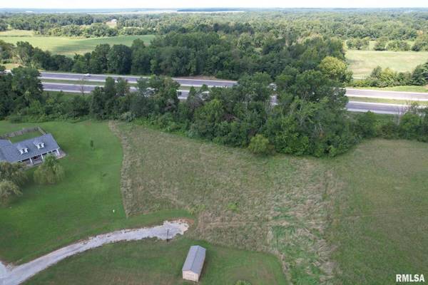 000 Jenna LN, West Frankfort, IL 62896