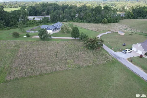 000 Jenna LN, West Frankfort, IL 62896
