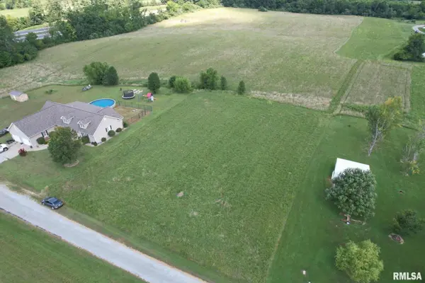000 Jenna LN, West Frankfort, IL 62896