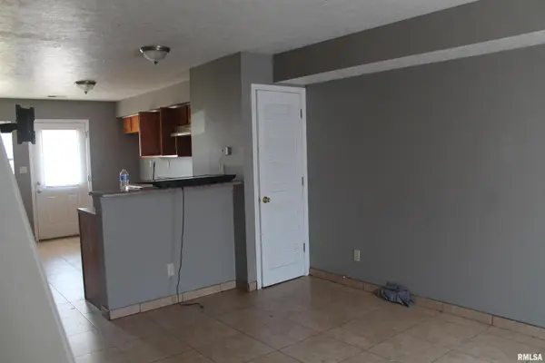 405-419 E MILL ST #14, Carbondale, IL 62901