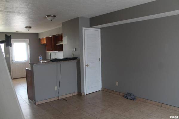 405-419 E MILL ST #14, Carbondale, IL 62901
