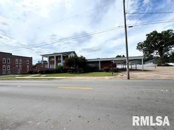 800 N MARKET ST, Marion, IL 62959
