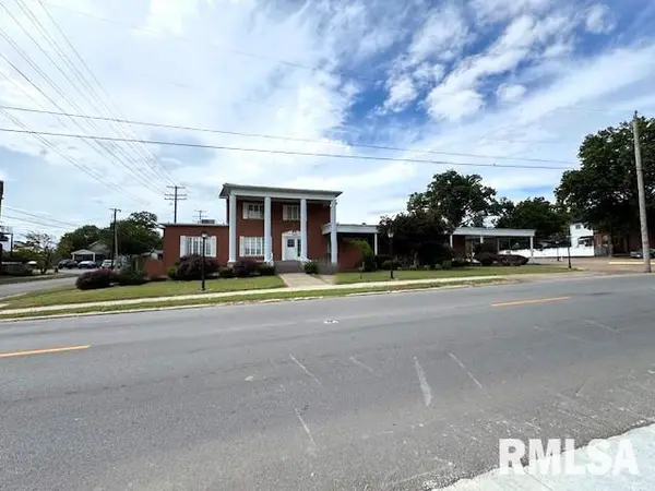 800 N MARKET ST, Marion, IL 62959