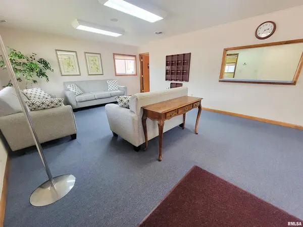121 W 2ND ST #119, Flora, IL 62839