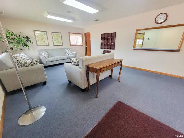 121 W 2ND ST #119, Flora, IL 62839