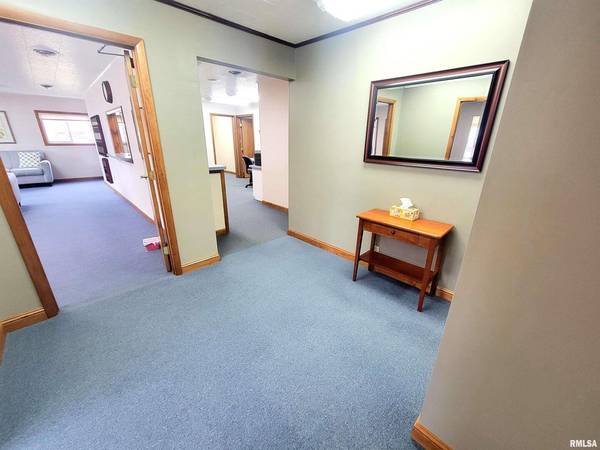 121 W 2ND ST #119, Flora, IL 62839