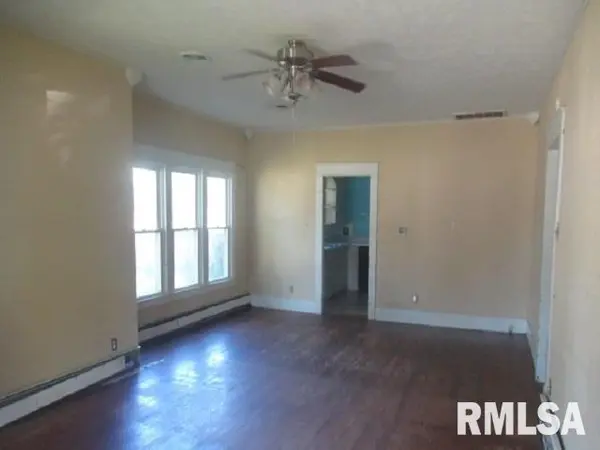 310 Blossom ST, Carterville, IL 62918