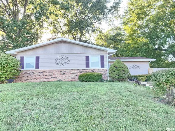 112 N Parrish LN, Carbondale, IL 62901
