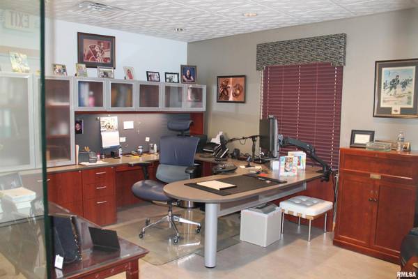 3415 Office Park DR #D, Marion, IL 62959