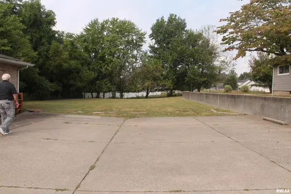 1305 S DIVISION ST, Carterville, IL 62918