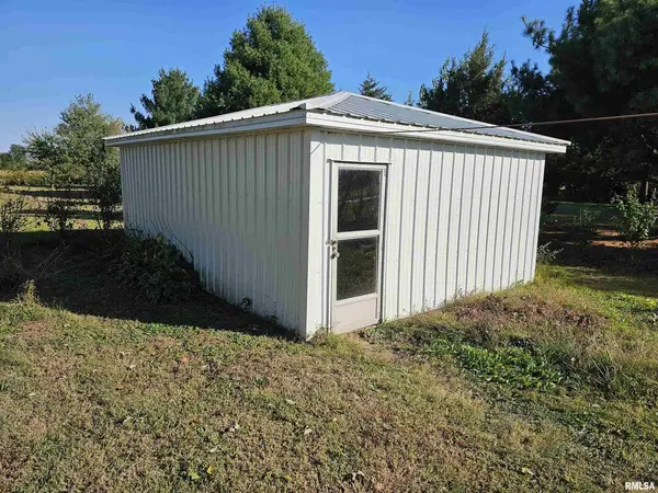 233 N US Hwy 45, Cisne, IL 62823